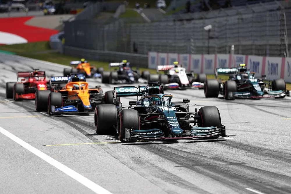 Lance Stroll, Aston Martin AMR21, Daniel Ricciardo, McLaren MCL35M, Sebastian Vettel, Aston Martin AMR21, Charles Leclerc, Ferrari SF21, and Mick Schumacher, Haas VF-21, as drivers practice their start procedures