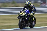 Rossi se agarra a “una modificación” para iniciar el despegue