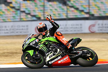 Magny-Cours, Superpole: Tom Sykes demolisce il record della pista e oggi partirà al palo. Male le Ducati