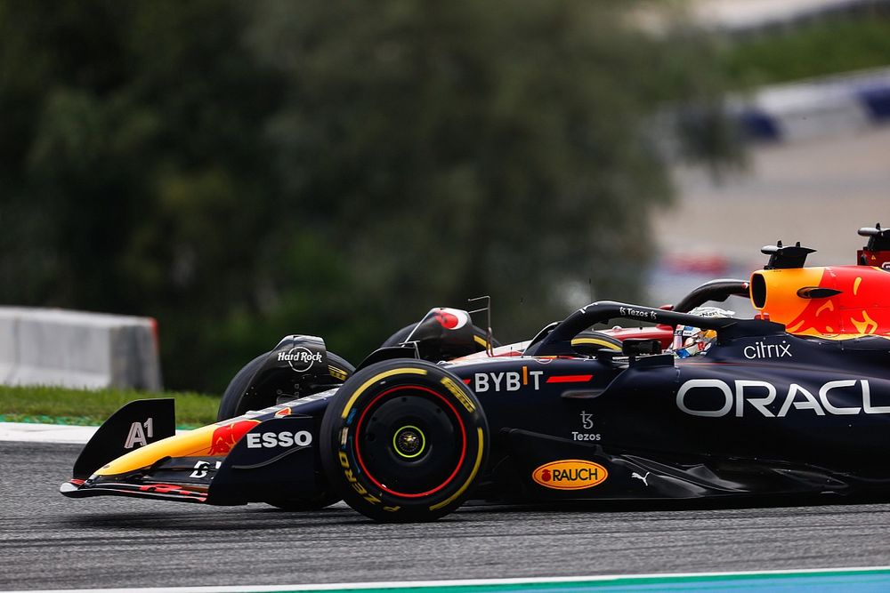 Max Verstappen, Red Bull Racing RB18, battles with Charles Leclerc, Ferrari F1-75