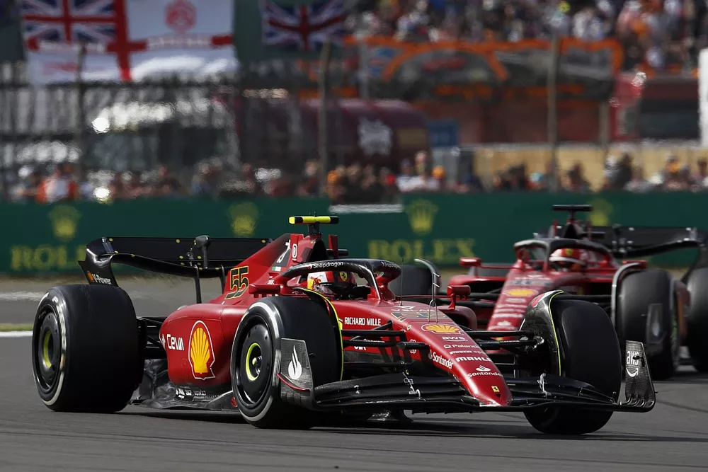 Carlos Sainz, Ferrari F1-75, Charles Leclerc, Ferrari F1-75