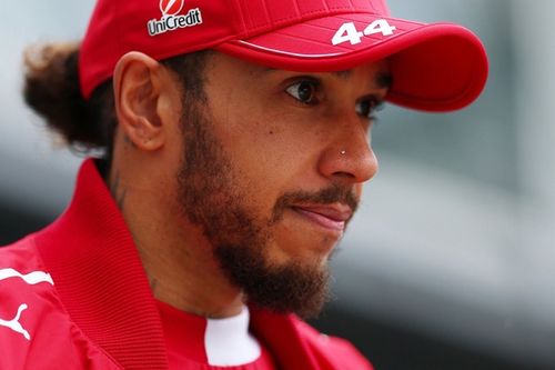 F1: Em meio a crise na Ferrari, Villeneuve é enfático sobre preferência entre Hamilton e Leclerc