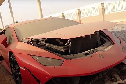 Кладовище пошкоджених Ferrari та Lamborghini виявлено блогером у Дубаї