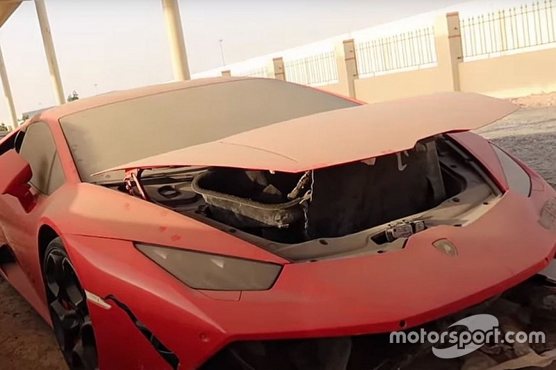 Кладовище пошкоджених Ferrari та Lamborghini виявлено блогером у Дубаї