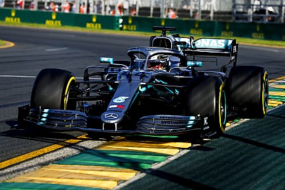 Melbourne, Libere 3: Hamilton detta il passo, la Ferrari più vicina ma si copre