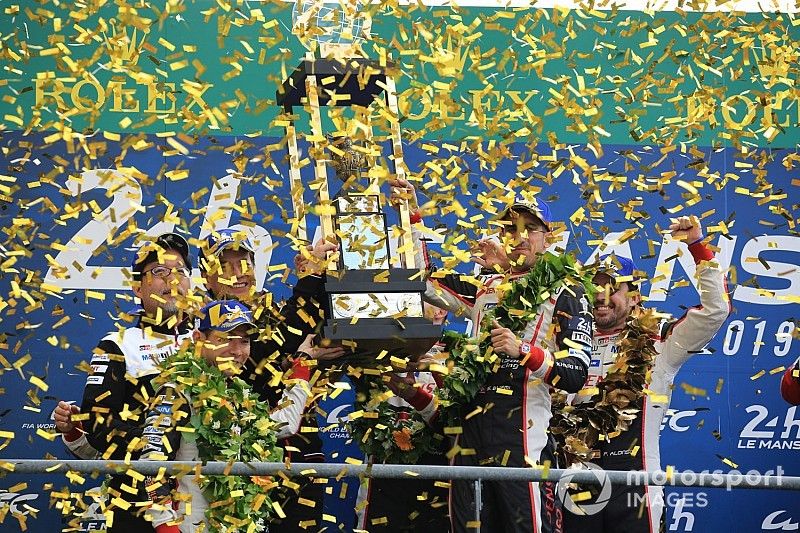 Los ganadores, #8 Toyota Gazoo Racing Toyota TS050: S&eacute;bastien Buemi, Kazuki Nakajima, Fernando Alonso, segundos #7 Toyota Gazoo Racing Toyota TS050: Mike Conway, Kamui Kobayashi, Jose Maria Lopez