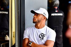 Hamilton a su hermano: "&iquest;Puedes hablar sin que nadie te escuche?"