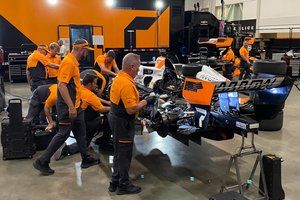 Rossi se rompe un dedo en un accidente en Toronto en IndyCar