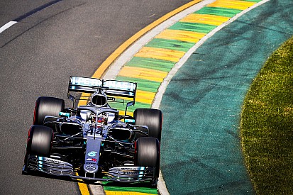 Mercedes asusta en Melbourne y Ferrari, a contrapié