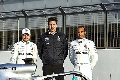 Hamilton arra számít, hogy Bottas agresszívabb lesz idén