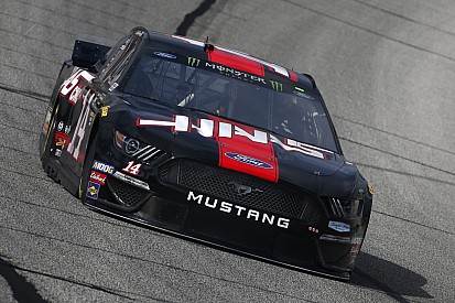 Clint Bowyer leads final Cup practice, Kyle Busch wrecks