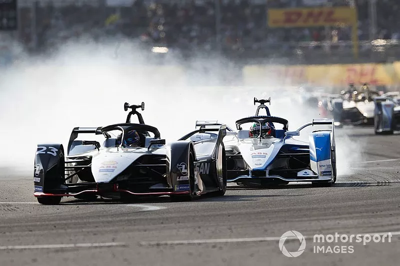 S&eacute;bastien Buemi, Nissan e.Dam, Nissan IMO1 Antonio Felix da Costa, BMW I Andretti Motorsports, BMW iFE.18 qui bloque une roue