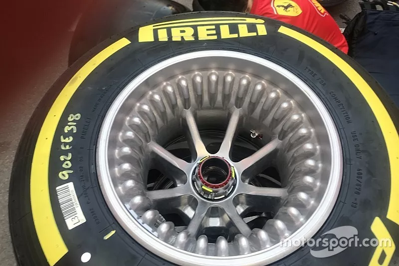Cerchi forati Ferrari