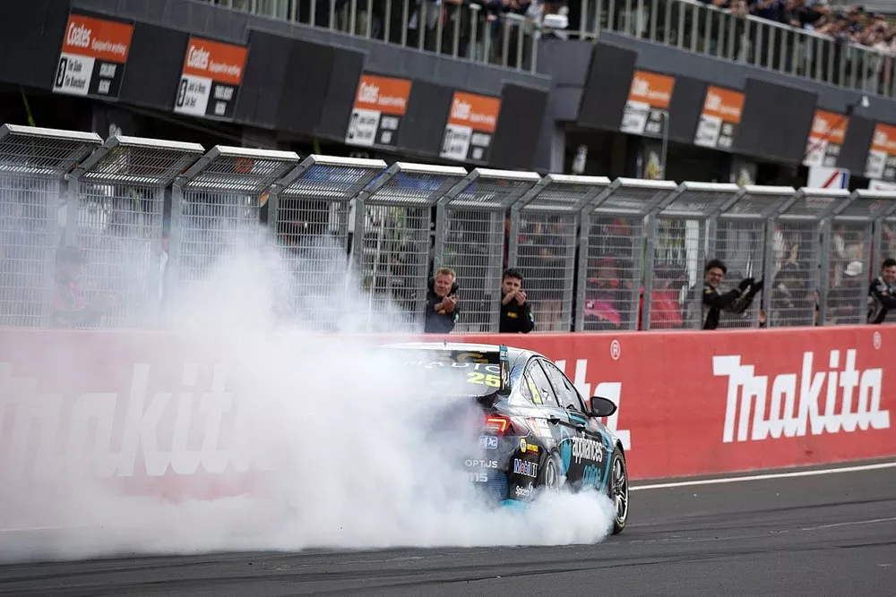 Race winner Chaz Mostert and Lee Holdsworth, Walkinshaw Andretti United Holden