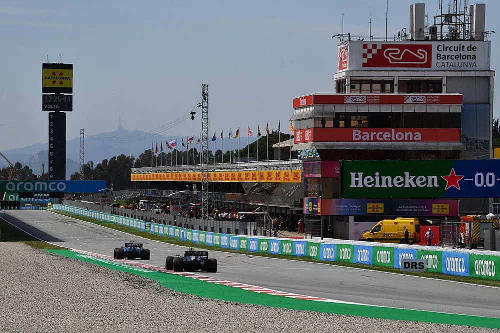 Nicholas Latifi, Williams FW43B, Valtteri Bottas, Mercedes W12