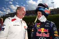 Vettel avisa tras la salida de Marko: "Era el cerebro de Red Bull"