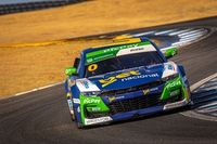 Cacá Bueno estreia no oval de Curvelo e busca manter sequência de pódios na NASCAR Brasil