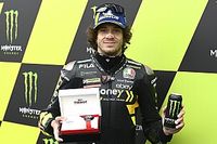 Bezzecchi: "Destru&iacute; el neum&aacute;tico tratando de dar caza a Alex"