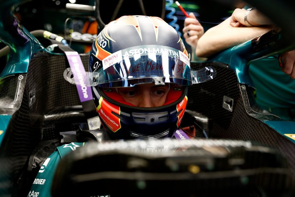 Felipe Drugovich, Aston Martin F1 Team in the garage