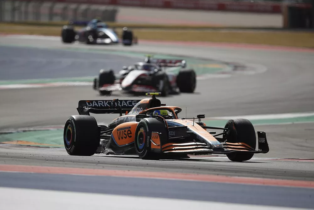 Lando Norris, McLaren MCL36, Mick Schumacher, Haas VF-22