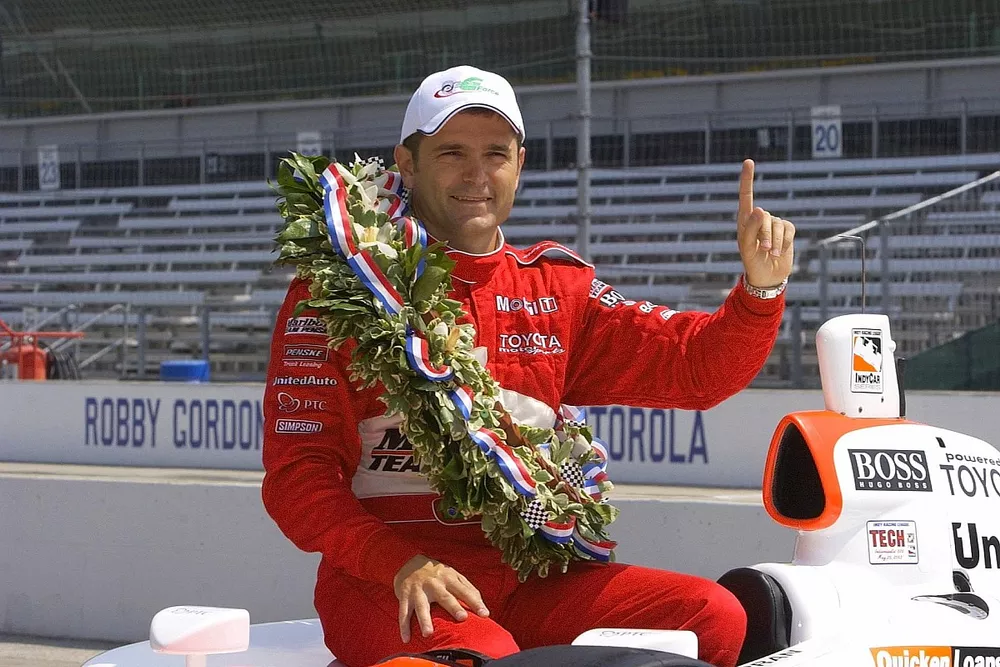 87&ordf; edici&oacute;n de las 500 Millas de Indian&aacute;polis, Indianapolis Motor Speedway, Speedway, Indiana, EE.UU. 25 de mayo de 2003Gil de Ferran lleva la gorra Panoz G-Force.World Copyright-F
Peirce Williams 2003 LAT Photographicref: Digital Image Only