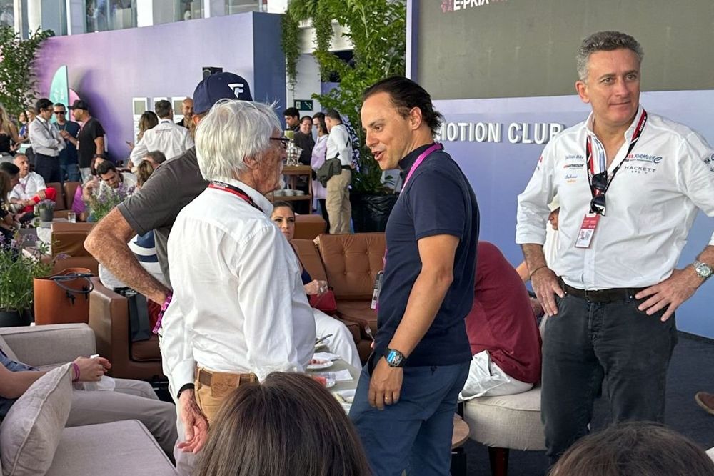 Felipe Massa conversa com Bernie Ecclestone durante fim de semana da Fórmula E em São Paulo