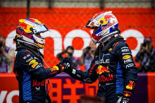 Verstappen reacciona a la renovaci&oacute;n de Checo P&eacute;rez con Red Bull
