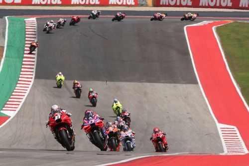 Los pilotos de MotoGP cuentan con Liberty para atraer más público