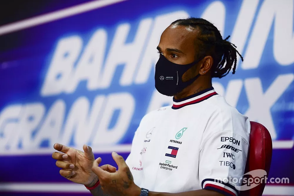 Lewis Hamilton, Mercedes-AMG F1 en la conferencia de prensa