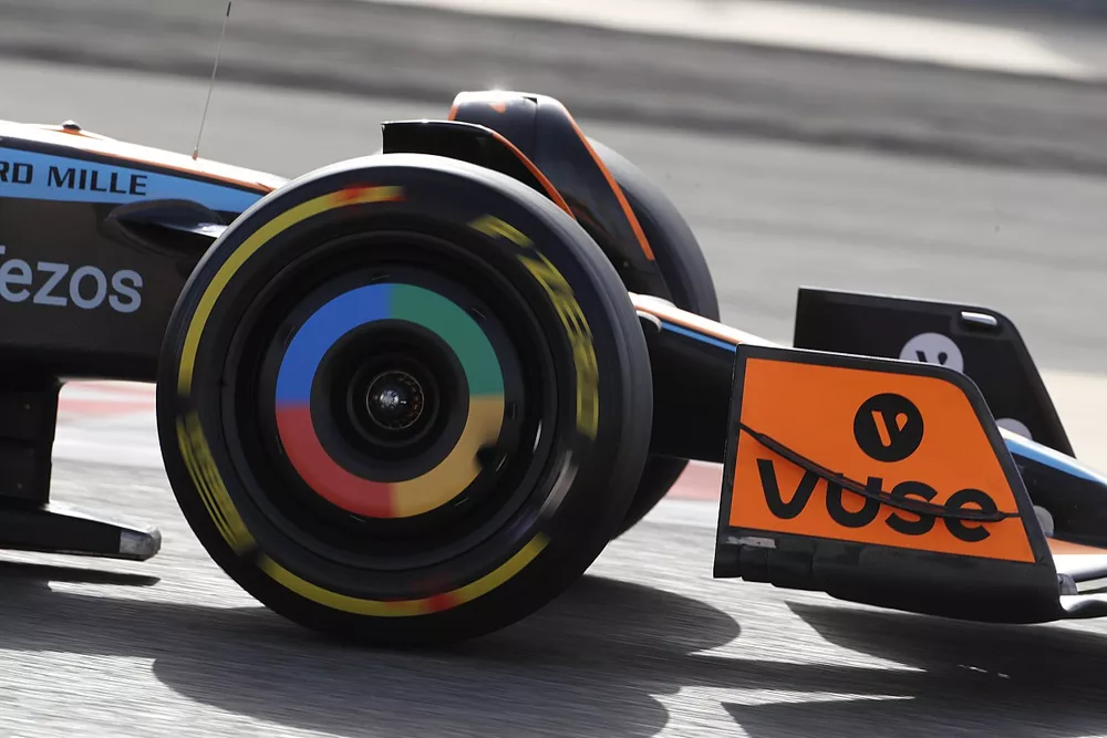 Le gomme anteriori sulla vettura di Daniel Ricciardo, McLaren MCL36