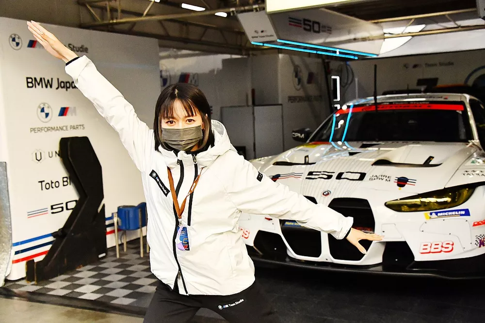BMW Studieのオネーサン