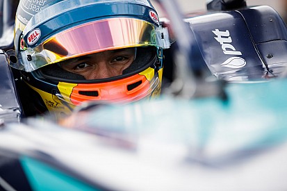 Toro Rosso ide vagy oda: Albon szerepel az FE-s nevezési listán