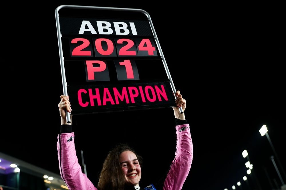 Abbi Pulling, Rodin Motorsport, campeona de la F1 Academy 2024, celebra su t&iacute;tulo