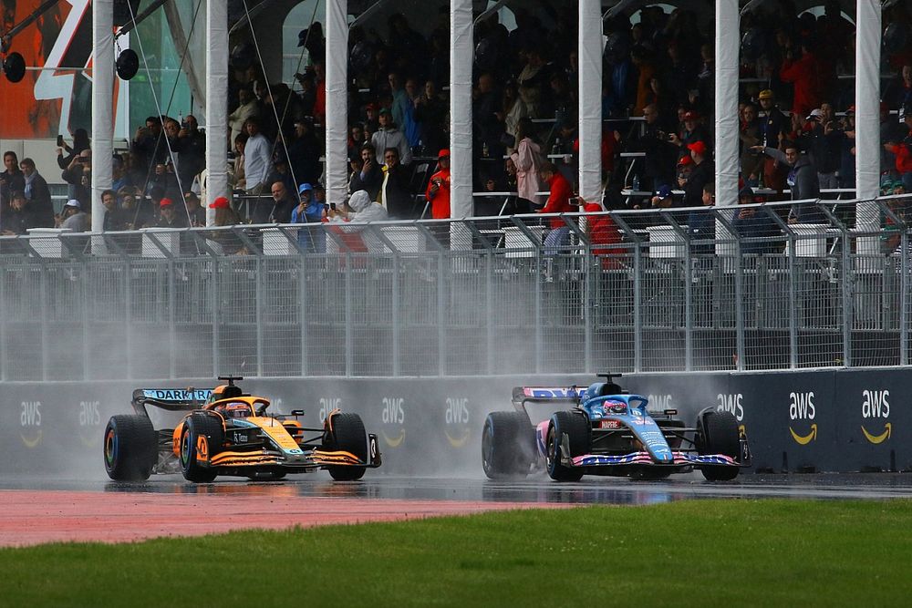 Fernando Alonso, Alpine A522, Daniel Ricciardo, McLaren MCL36