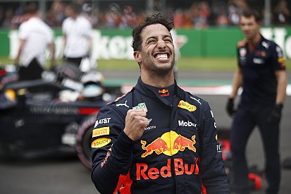 La celebración de la pole de Ricciardo encendió a Verstappen, según su padre