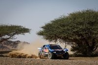 Sainz sobrevive a los pinchazos: "Al final, he tenido que pilotar como mi madre"