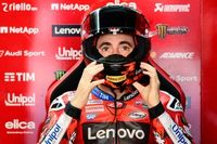 Bagnaia: "No quiero volver a acabar el último, así que empujo, y me caigo"