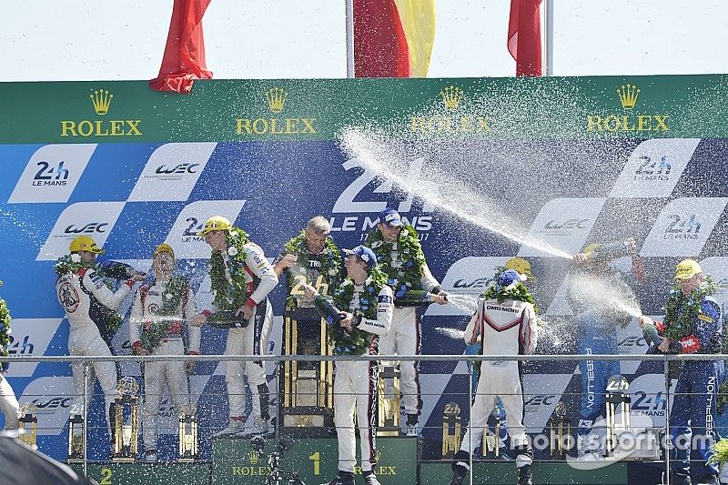 Podium: race winners Timo Bernhard, Earl Bamber, Brendon Hartley, Porsche Team, second place Ho-Pin 