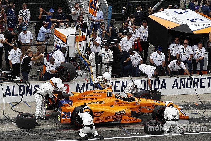 Fernando Alonso, McLaren-Honda-Andretti Honda pit stop