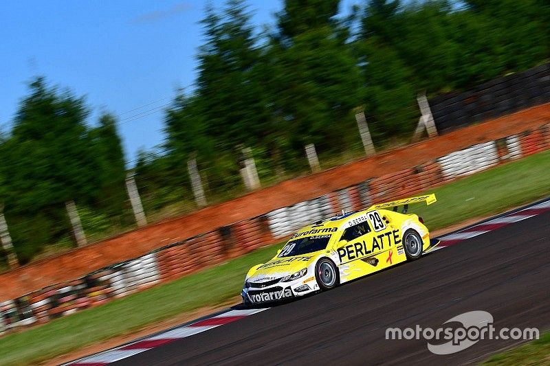Daniel Serra, vencedor da corrida 1 de Tarum&atilde;