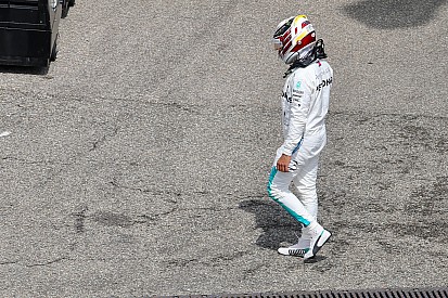 Hamilton drámája, a Mercedes sokkja és Vettel hihetetlen köre: videó