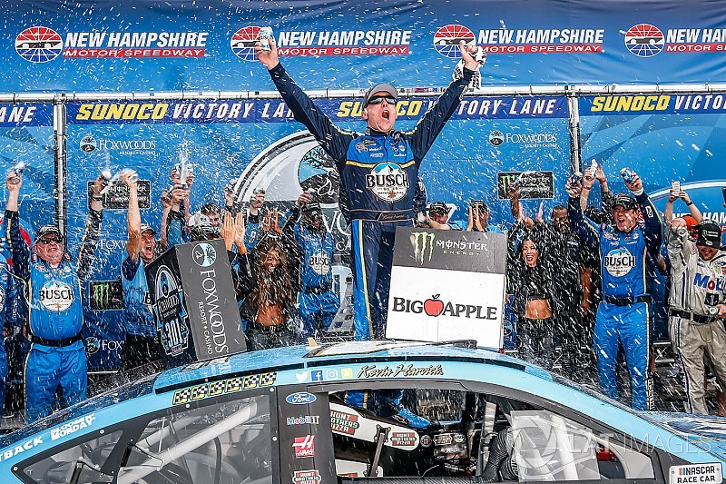 Kevin Harvick vence a Kyle Busch y triunfa en New Hampshire
