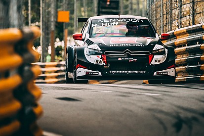 Macau WTCC: Huff beats Michelisz to take pole
