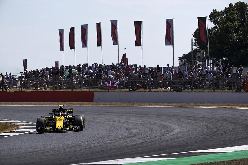 Sainz, sorprendido con el rendimiento del Renault en Silverstone