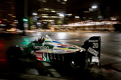 Lowndes, Adelaide'de F1 aracı kullanacak