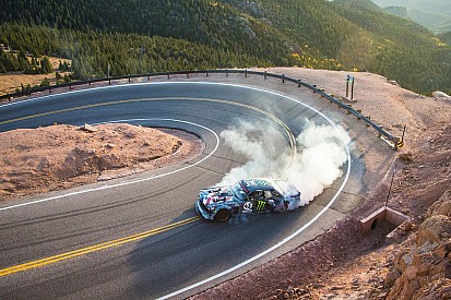 VÍDEO: Ken Block sobe Pikes Peak com carro de 1.400 cv