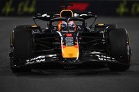 Verstappen sue&ntilde;a tras la pole de Abu Dhabi F1, con Norris y Piastri detr&aacute;s