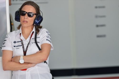 Claire Williams advierte por la falta de mujeres líderes en la F1: "No lo entiendo"