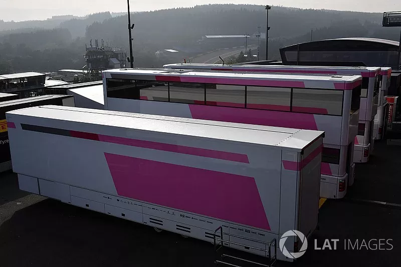 Force India F1 trucks