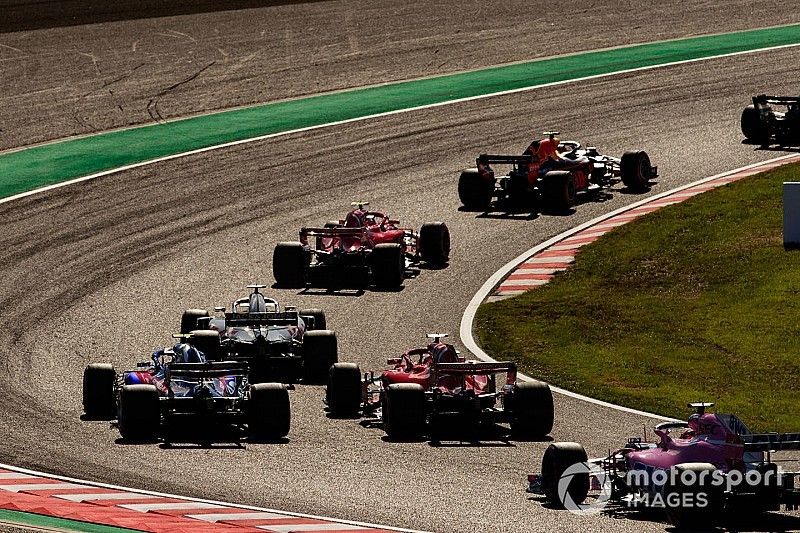 Max Verstappen, Red Bull Racing RB14, leads Kimi Raikkonen, Ferrari SF71H, Romain Grosjean, Haas F1 Team VF-18, Sebastian Vettel, Ferrari SF71H, Pierre Gasly, Scuderia Toro Rosso STR13, and Brendon Hartley, Toro Rosso STR13, at the start